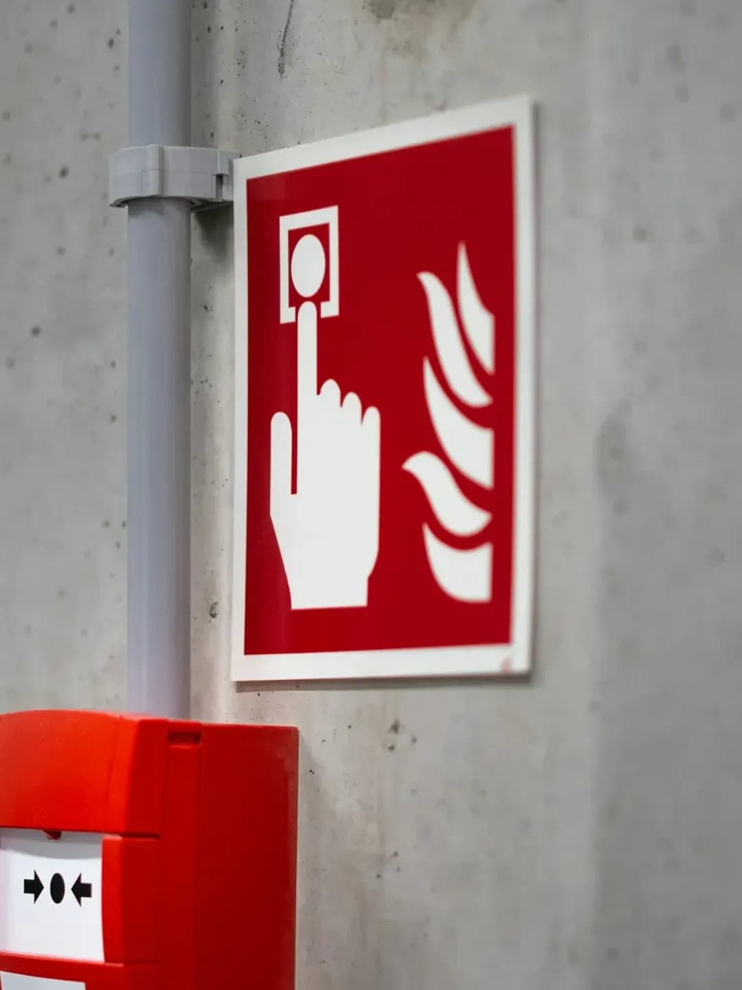 Fire detection panel with its zones under test