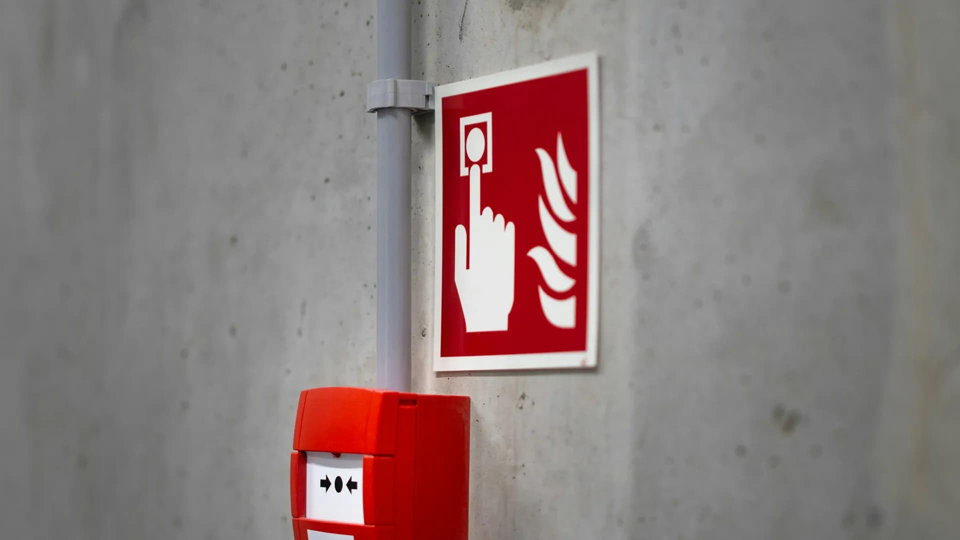 Fire detection panel with its zones under test